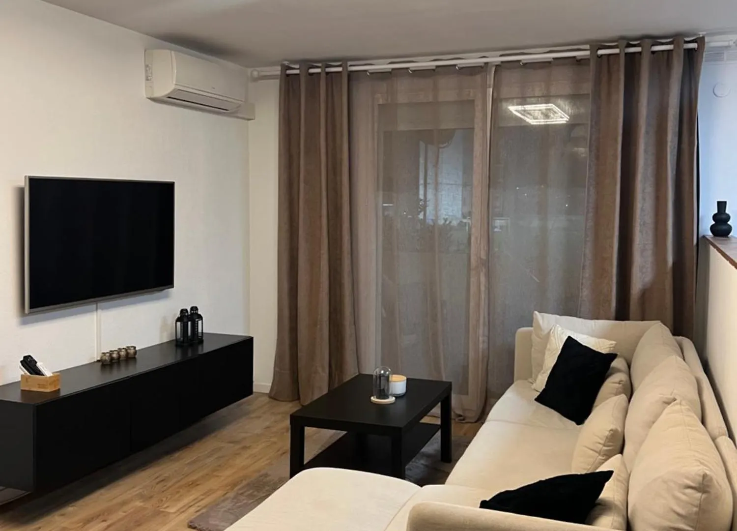 Olympie, Airport, Train And Tram Station Fully Equipped For 3 Peoples Apartment Nice