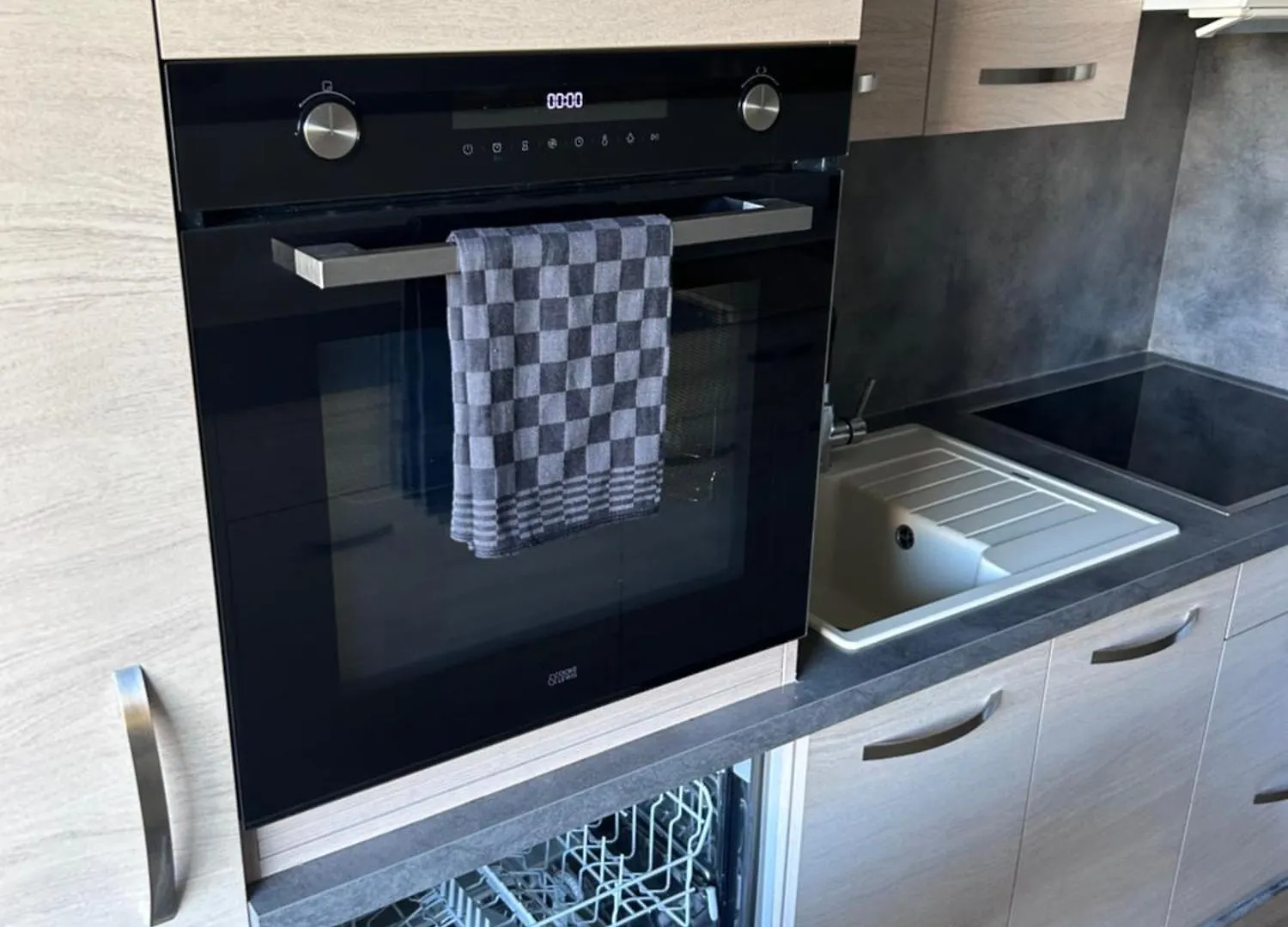 Olympie, Airport, Train And Tram Station Fully Equipped For 3 Peoples Apartment Nice